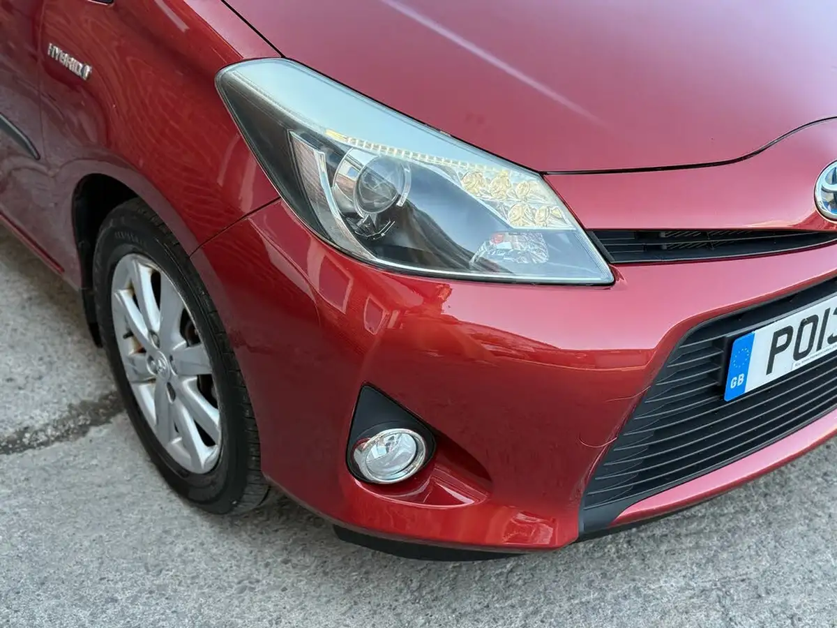 2013-toyota-yaris-15-vvt-i-t4-big-49