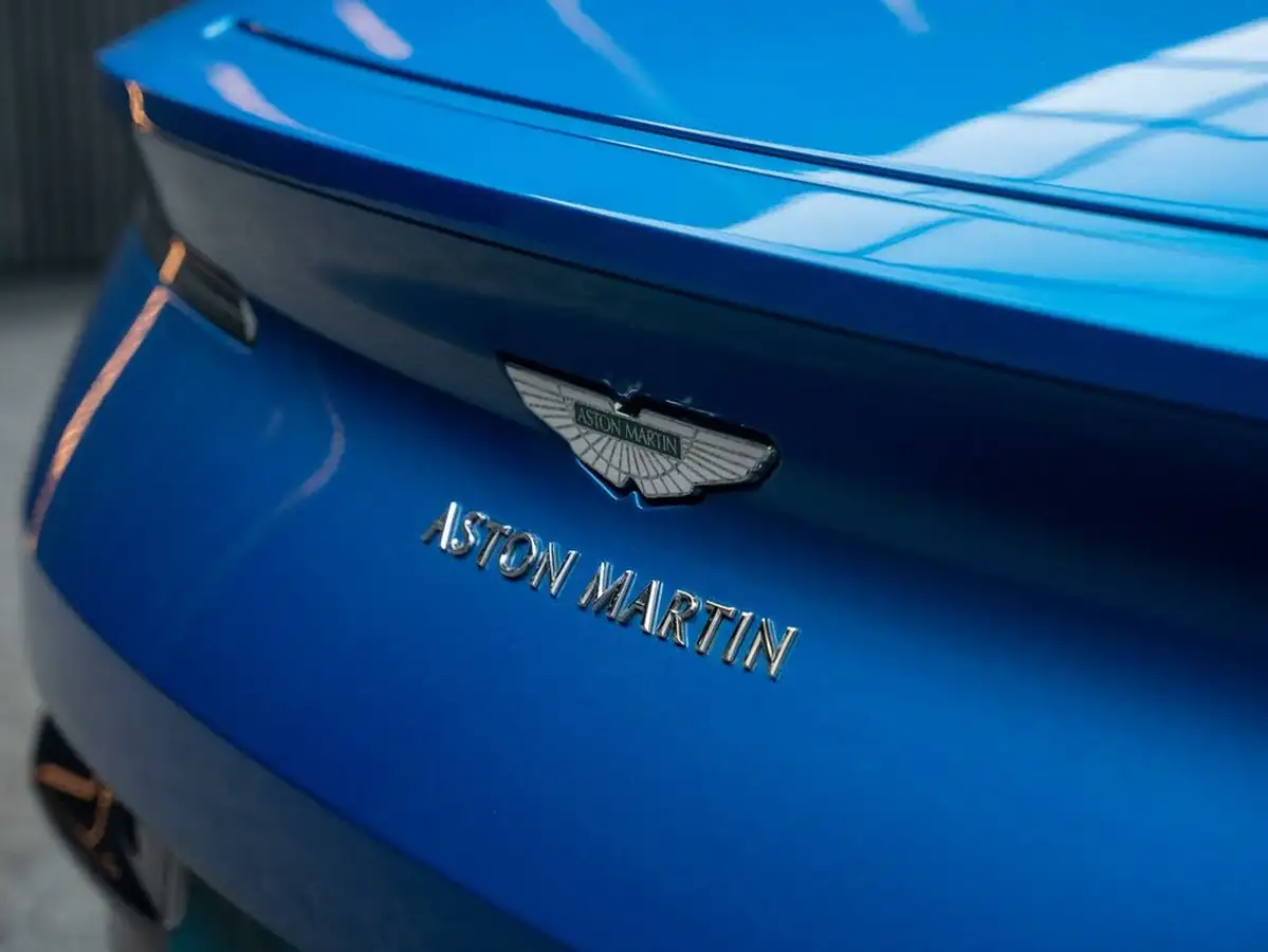 2019-aston-martin-db11-40-v8-big-24