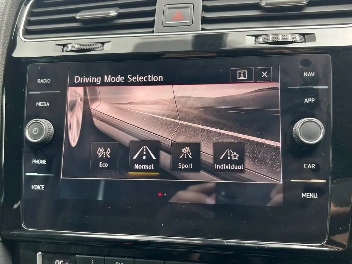 2018-volkswagen-golf-20tdi-gtd-hatchback-5d-big-49