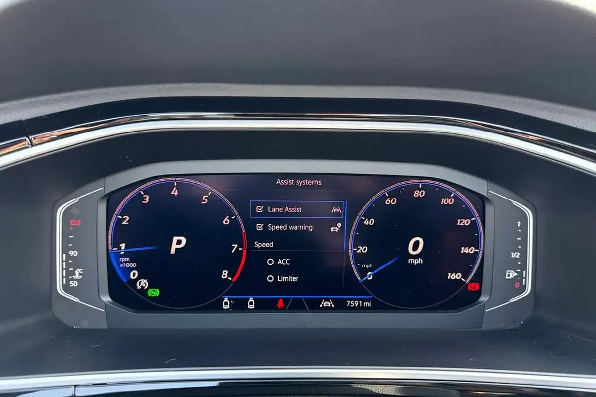 2024-volkswagen-t-roc-15-tsi-r-line-convertible-2d-dsg-big-35