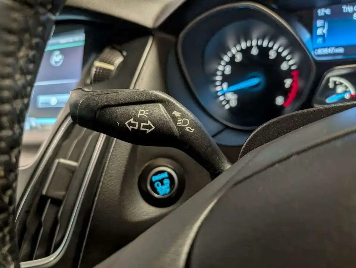 2015-ford-focus-10-titanium-t-125ps-hatchback-big-33