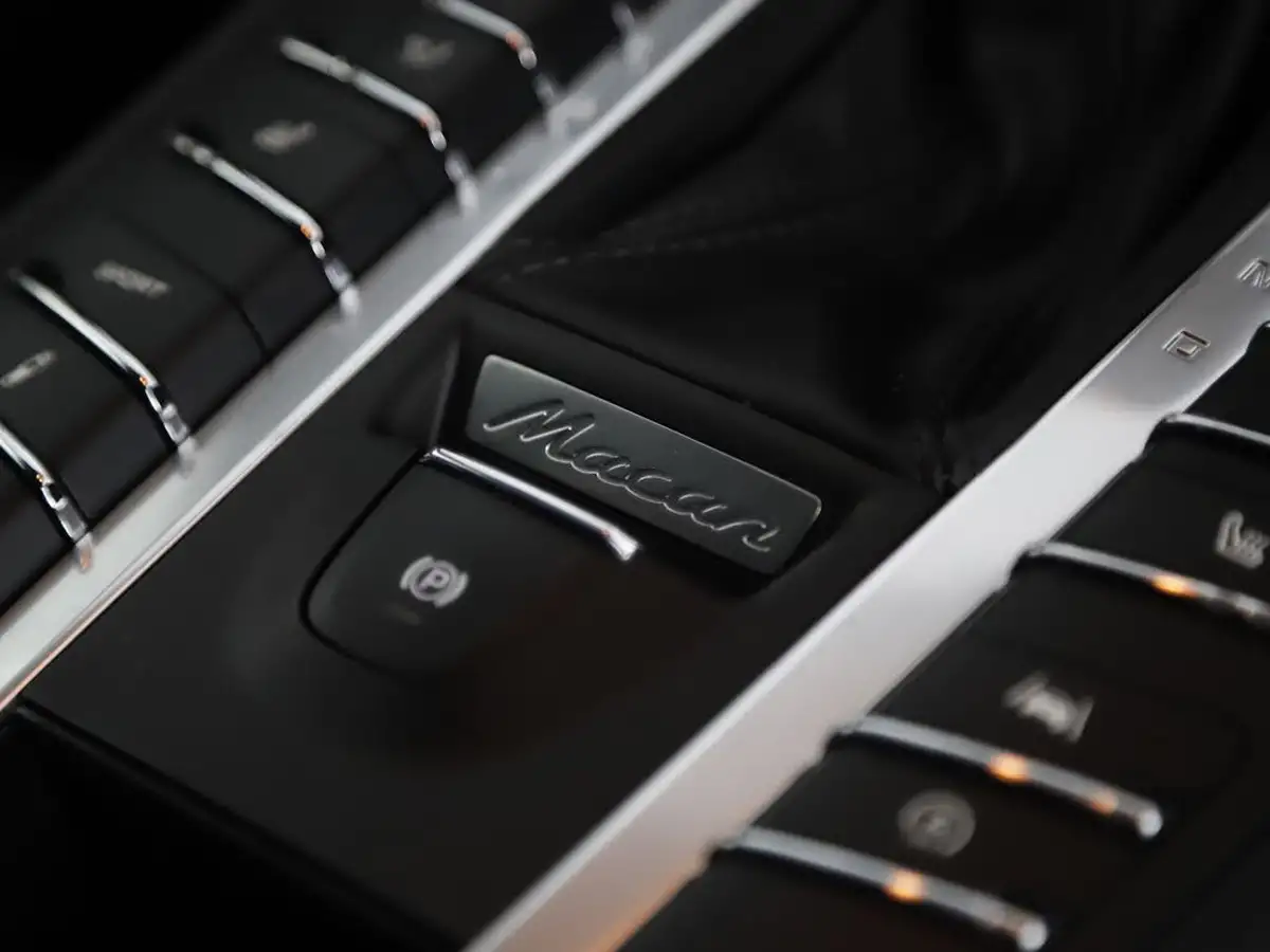 2021-porsche-macan-30-s-big-18