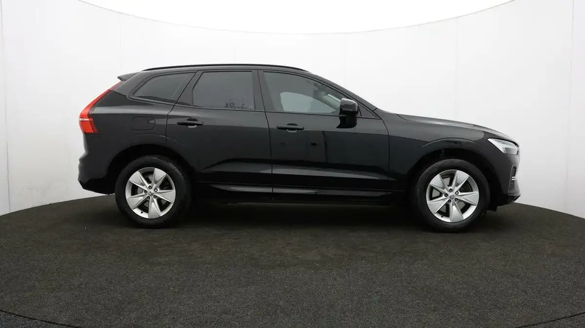 2021-volvo-xc60-20-b5-momentum-big-40
