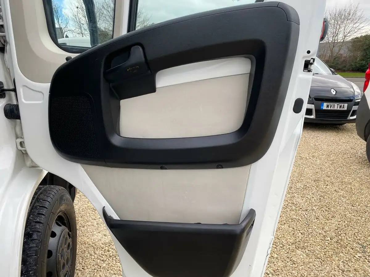 2019-citroen-relay-20bluehdi-35-l2h2-big-43
