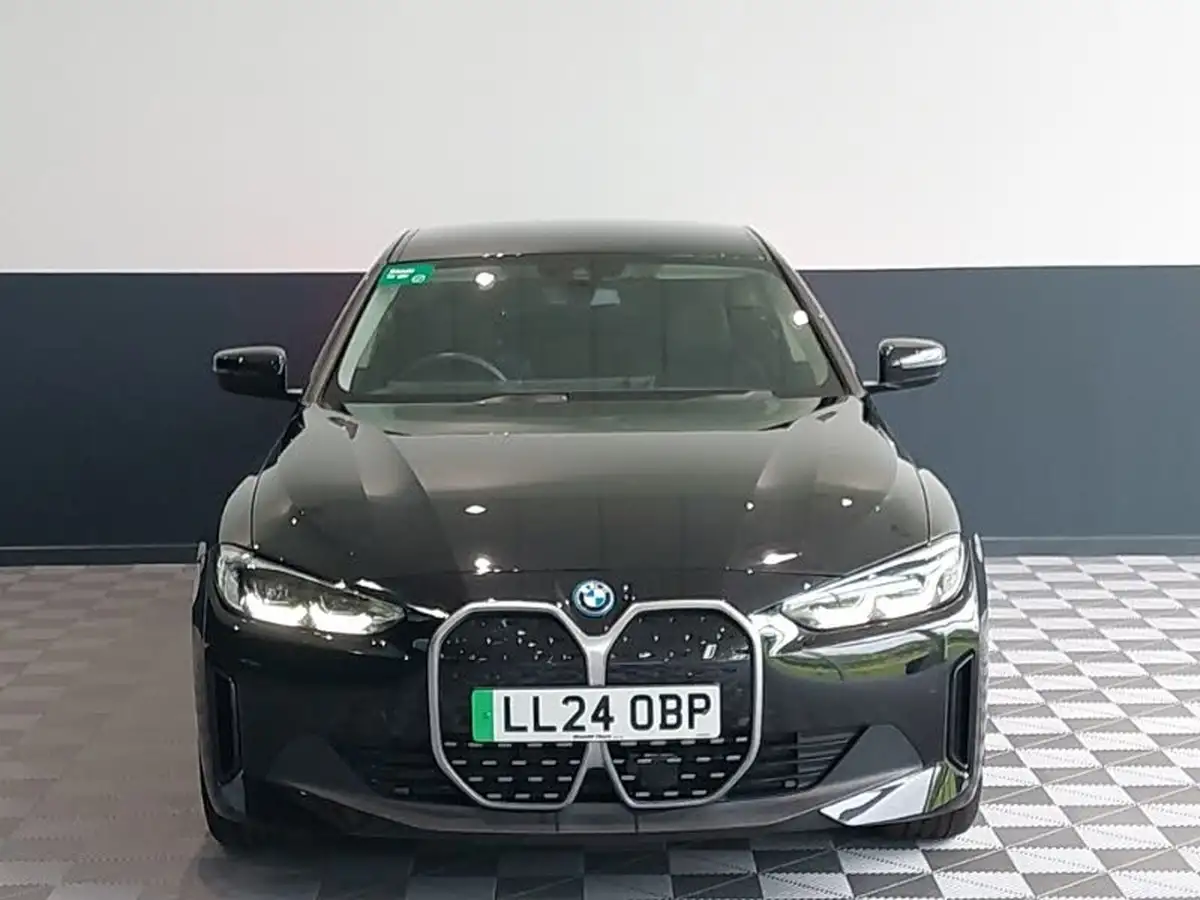 2024-bmw-i4-e-edrive35-sport-big-11