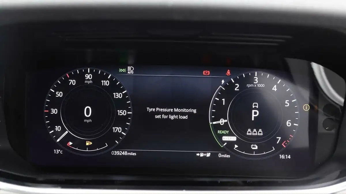 2021-land-rover-range-rover-evoque-15-p300e-se-big-10