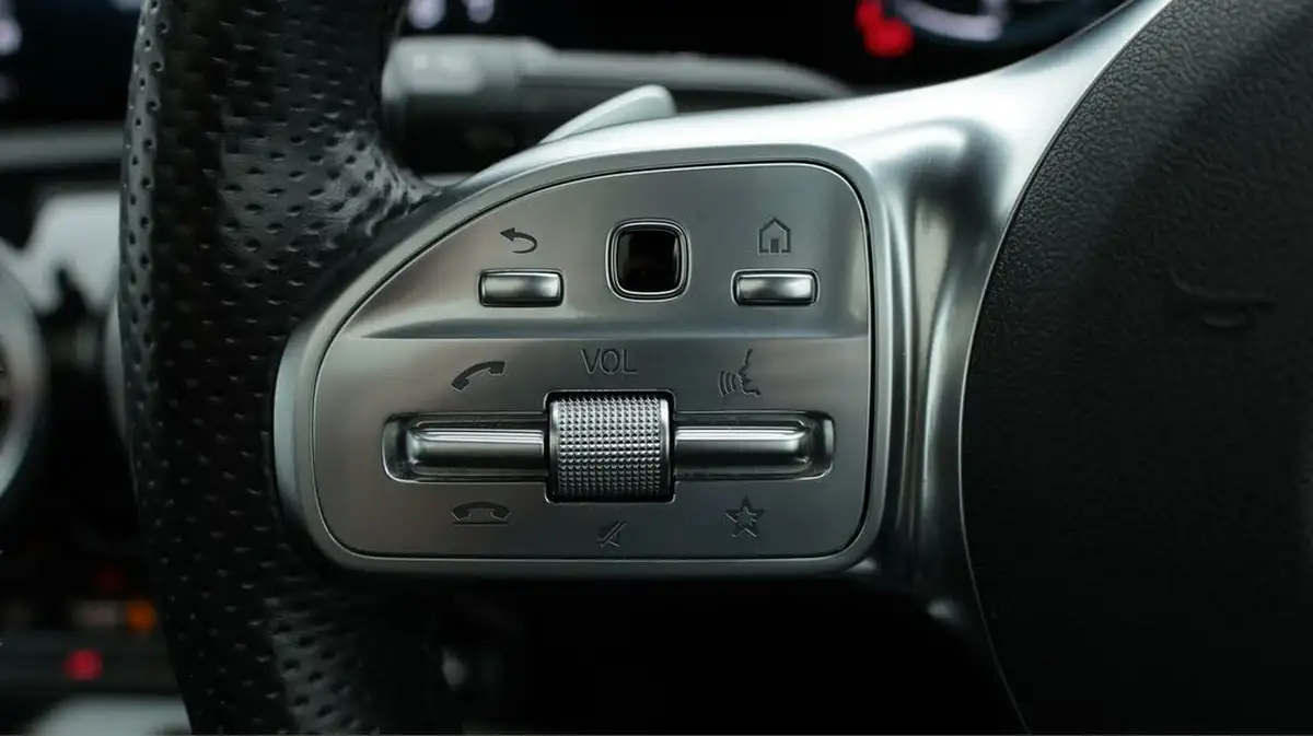 2020-mercedes-benz-cla-13-cla-180-amg-line-premium-plus-coupe-4d-big-26