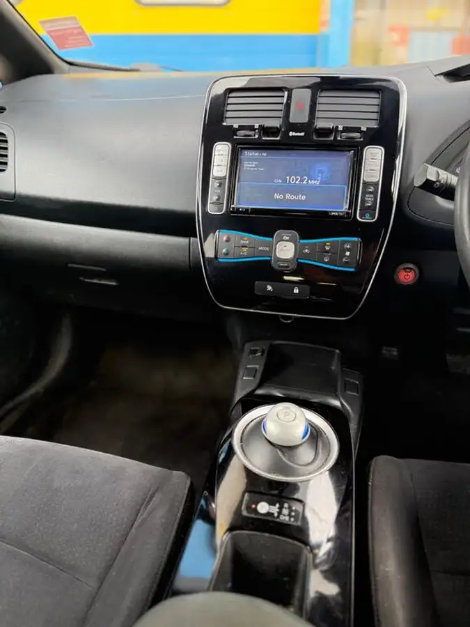 2014-nissan-leaf-e-acenta-big-66