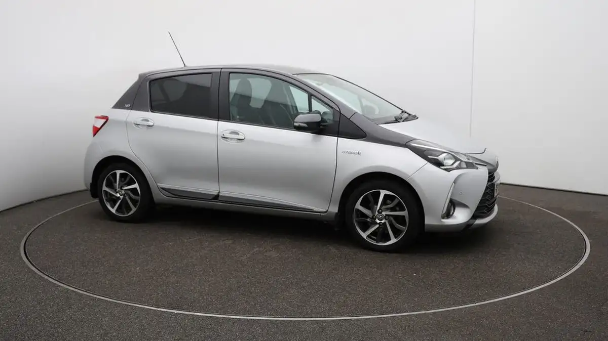 2020-toyota-yaris-15-vvt-i-y20-98bhp-hybrid-1497cc-e-cvt-big-29