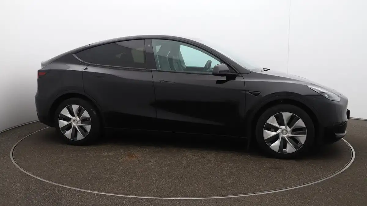2022-tesla-model-y-e-rwd-big-47