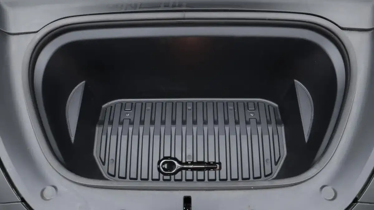 2022-tesla-model-y-e-rwd-big-19