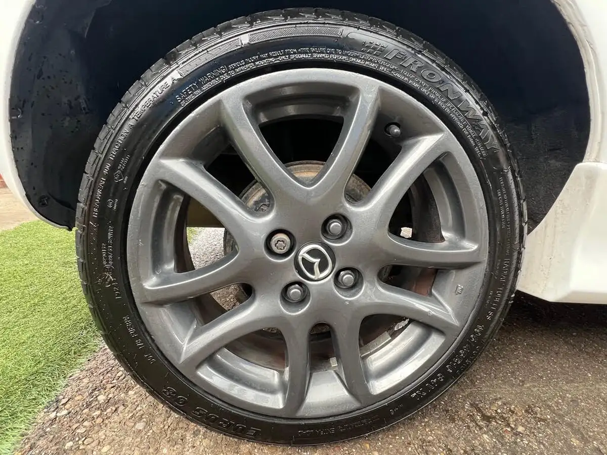 2013-mazda-mazda2-13-venture-big-59