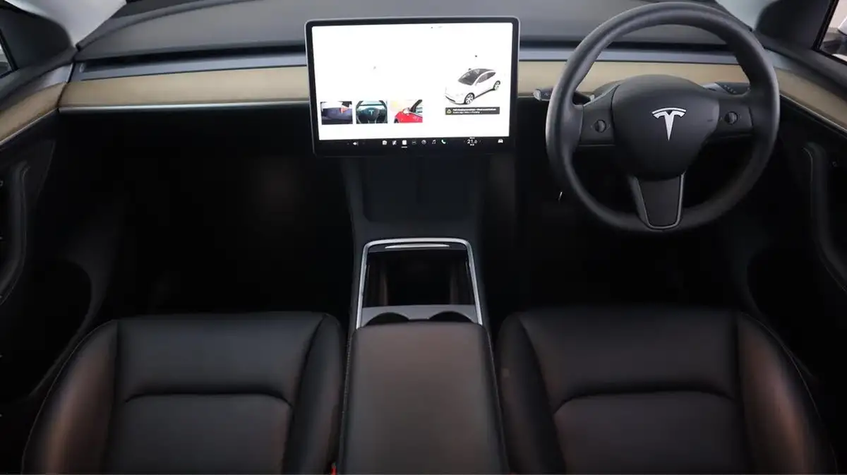 2022-tesla-model-y-e-long-range-big-12