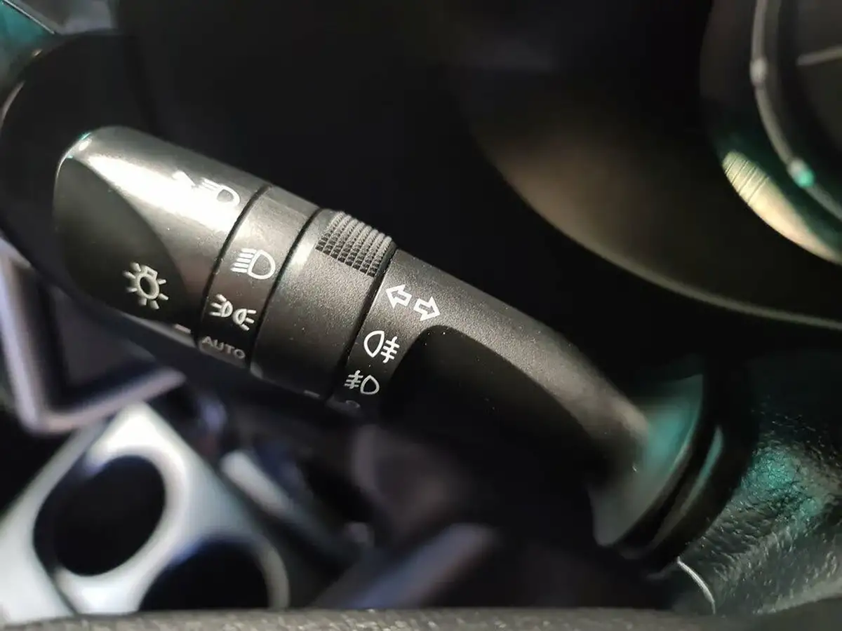 2022-toyota-hi-lux-24d-4d-icon-150hpeu6d-auto-big-31