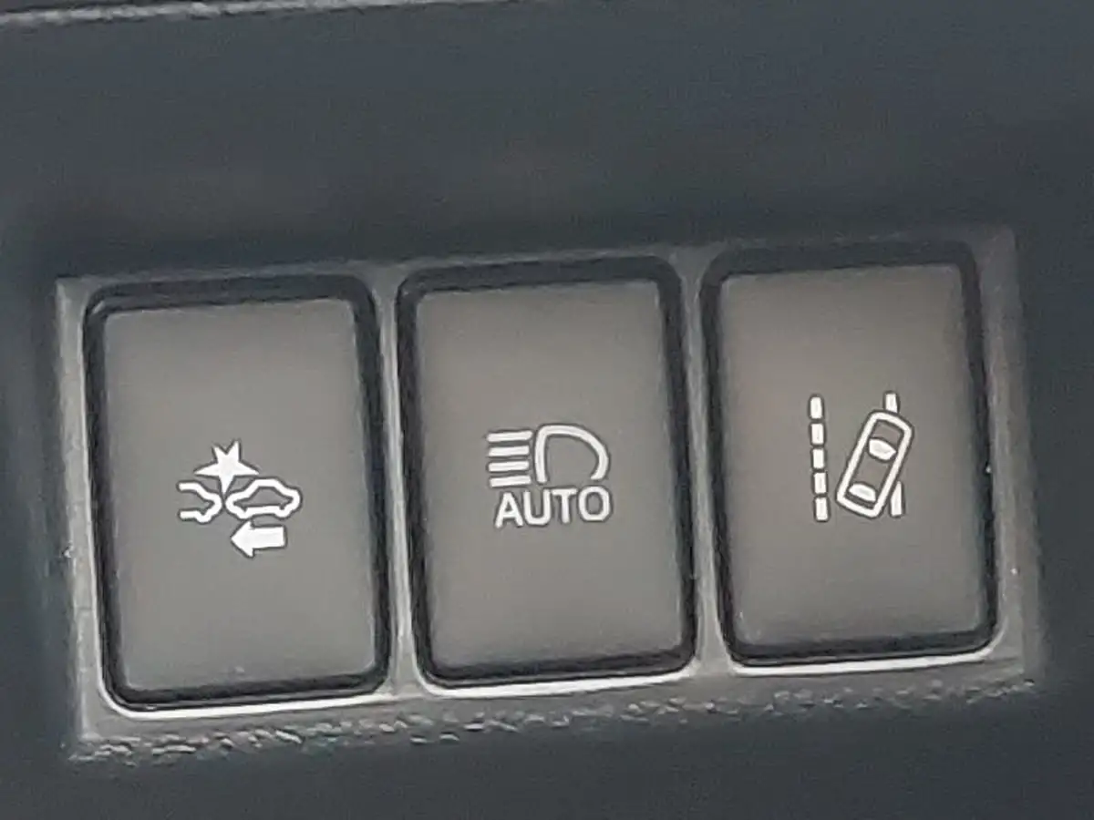 2017-toyota-yaris-15-vvt-i-icon-tech-111bhp-1497cc-big-15