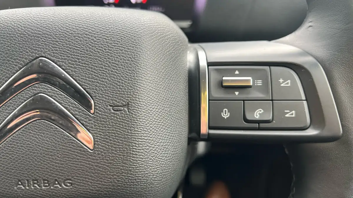 2022-citroen-c4-12-puretech-shine-130ps-big-24
