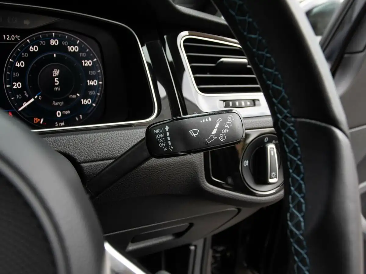 2020-volkswagen-golf-14-tsi-gte-advance-big-17