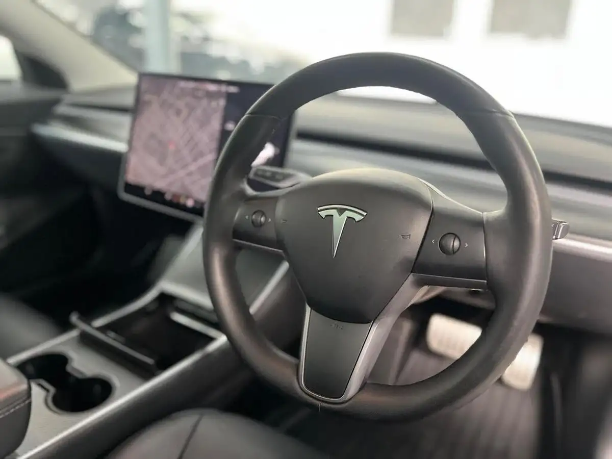 2020-tesla-model-3-e-performance-big-19
