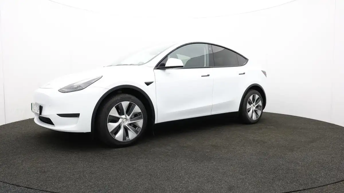 2023-tesla-model-y-e-rwd-big-64