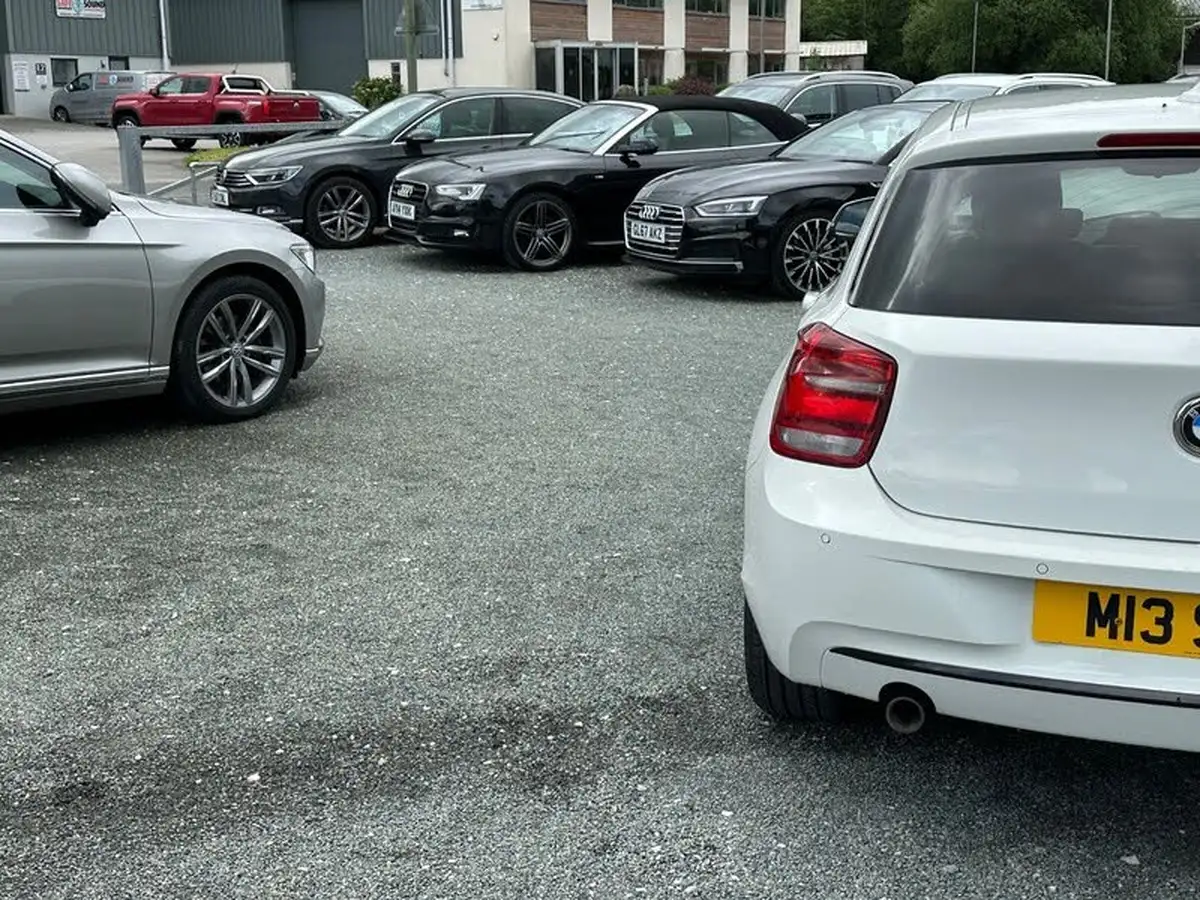 2014-bmw-1-series-20td-116d-sport-116bhp-ss-sports-hatch-5d-big-37