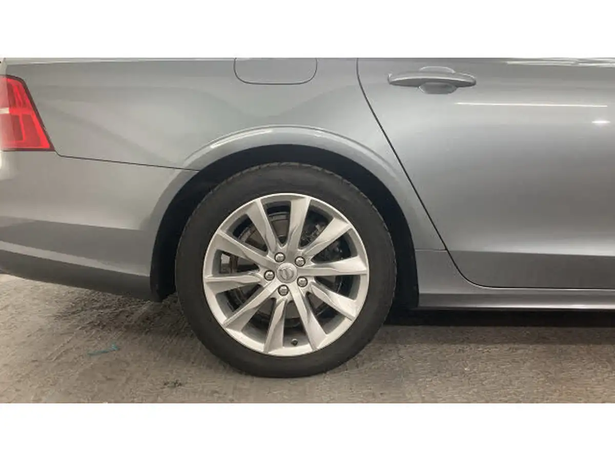 2019-volvo-s90-20-t4-momentum-big-26