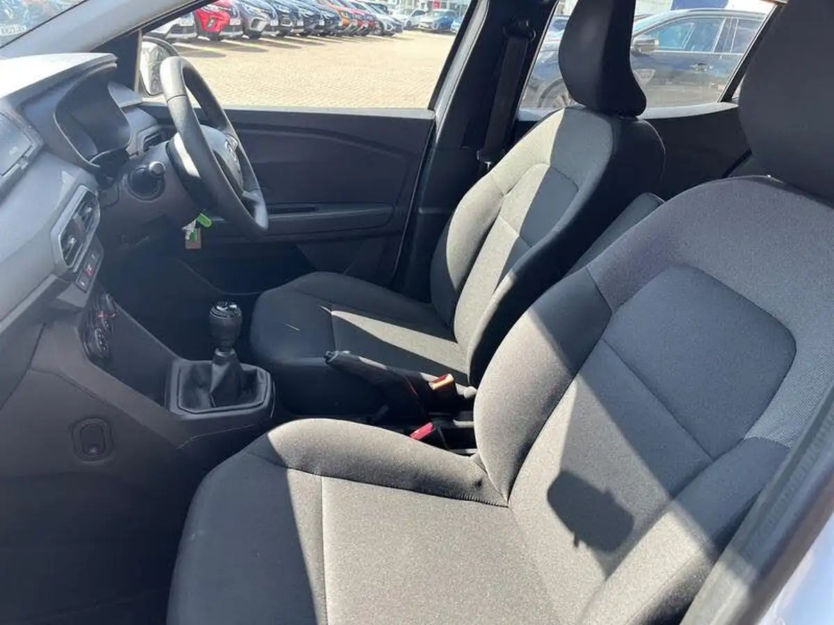 2022-dacia-sandero-10-sce-essential-big-15