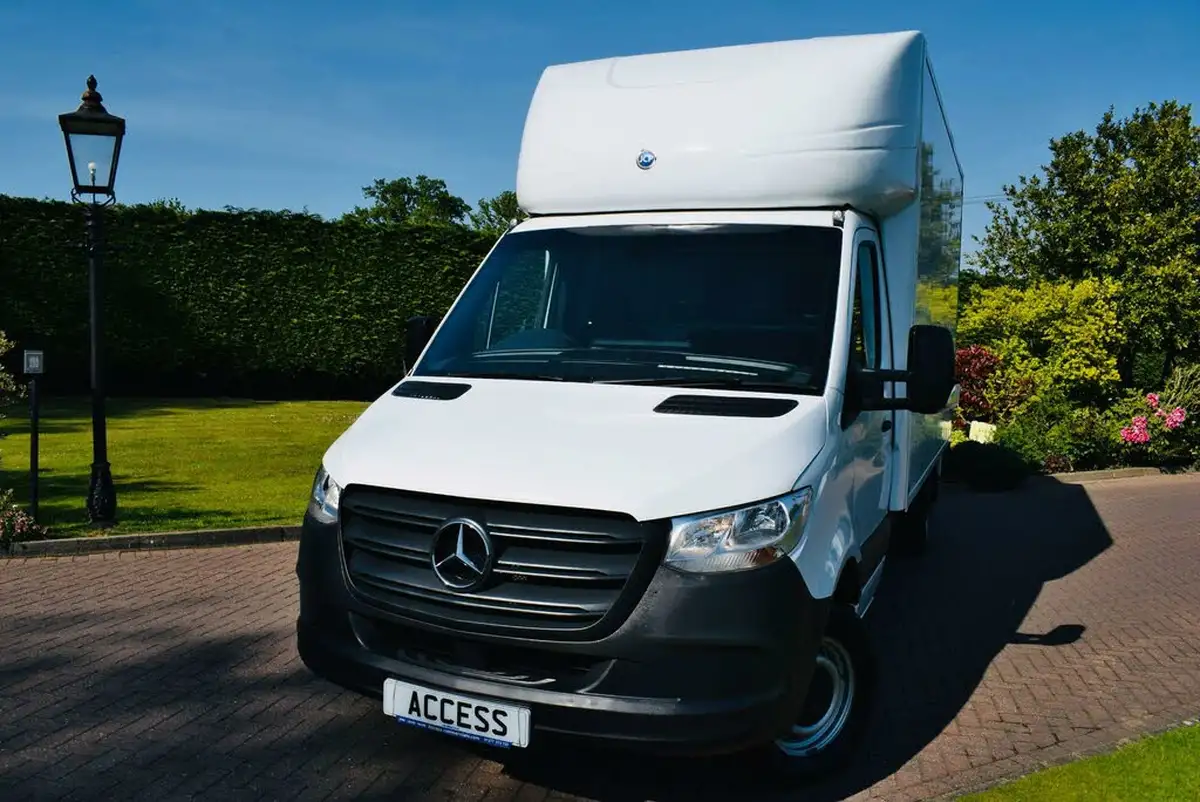 2023-mercedes-benz-sprinter-20cdi-315-l3h1-progressive-150pseu6dt-cab-big-0