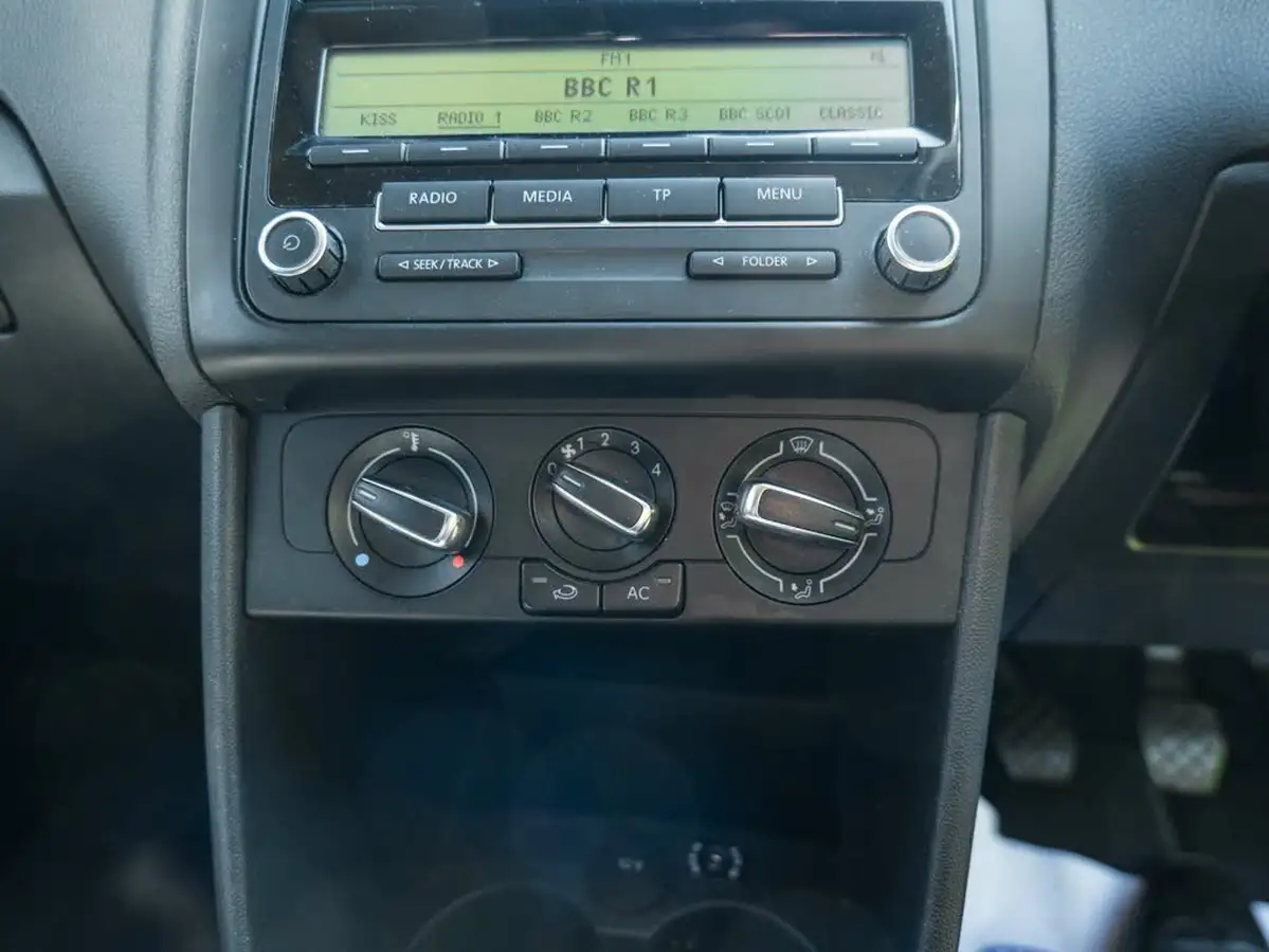 2011-volkswagen-polo-14-match-5d-big-25