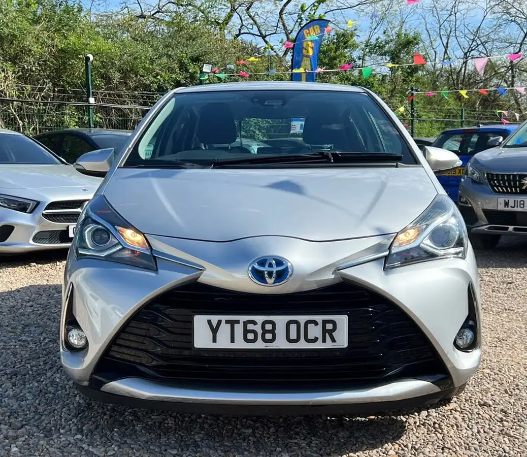 2018-toyota-yaris-15-vvt-i-icon-hybrid-big-20