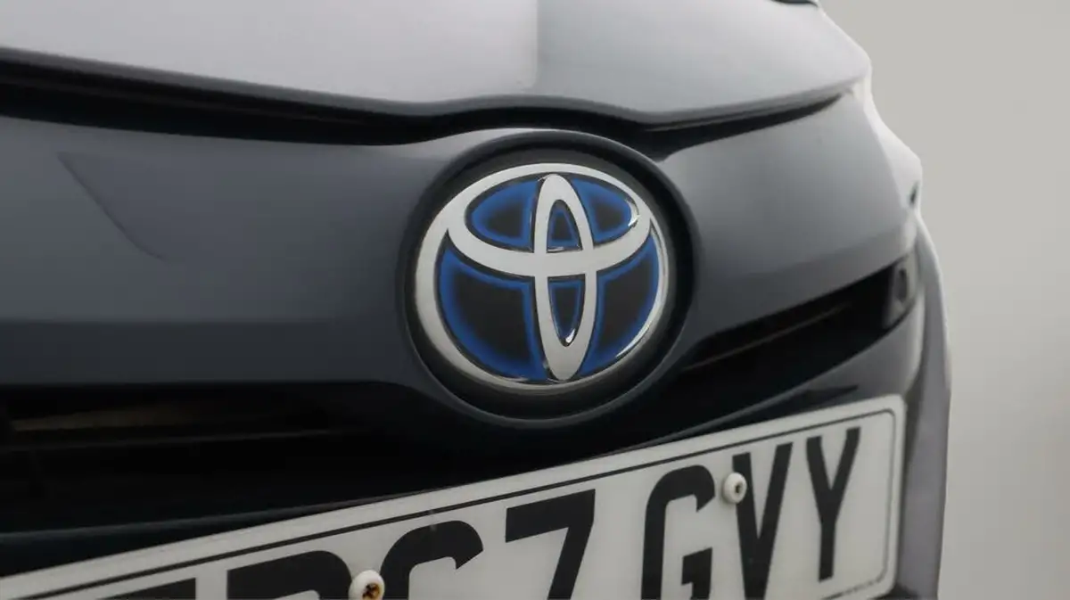 2017-toyota-prius-18-vvt-i-excel-plug-in-big-22