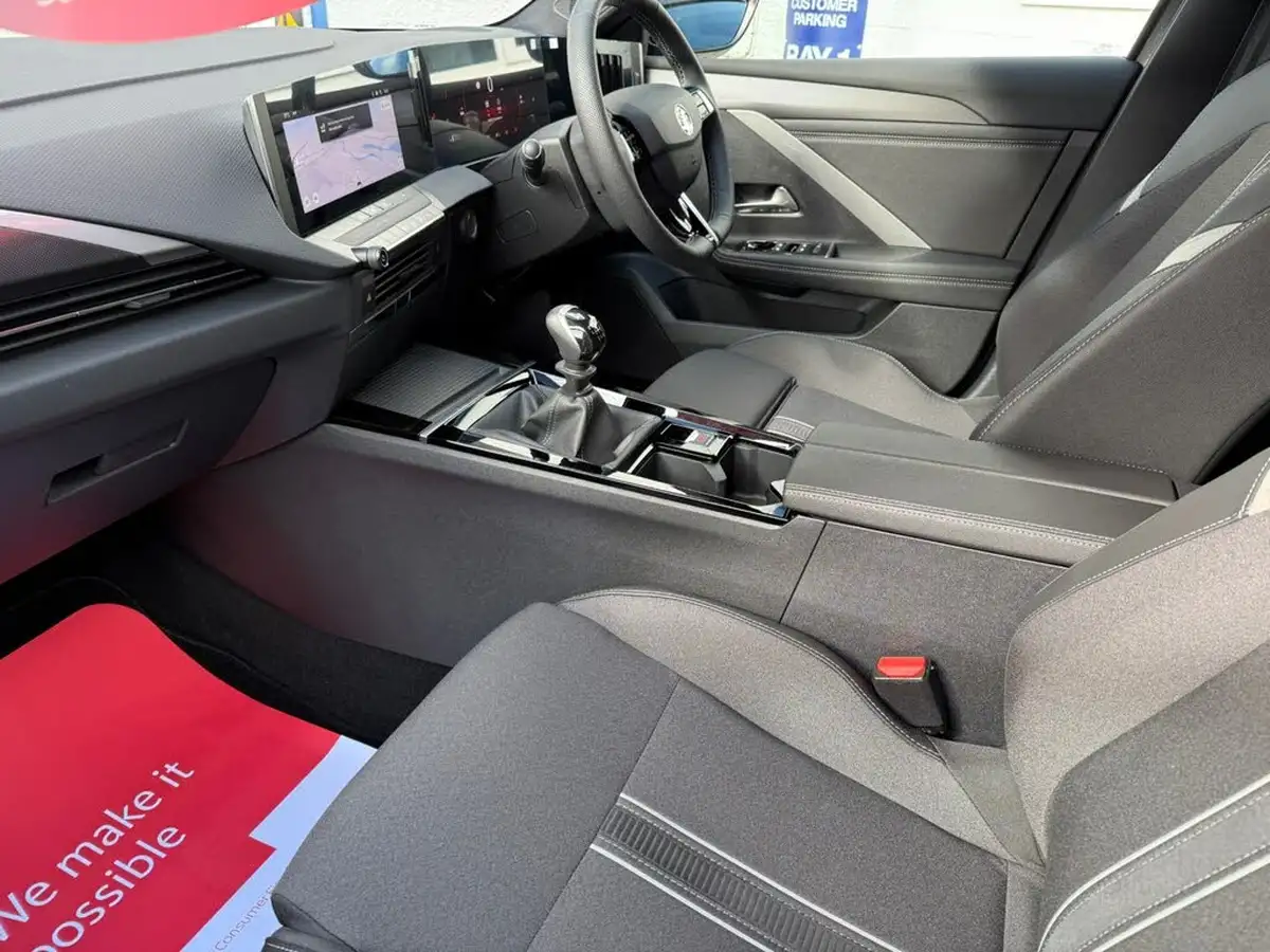 2024-vauxhall-astra-12-turbo-gs-130ps-hatchback-big-7