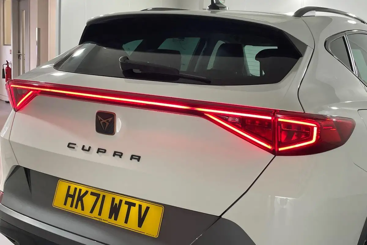2022-cupra-formentor-14-e-hybrid-v1-big-15