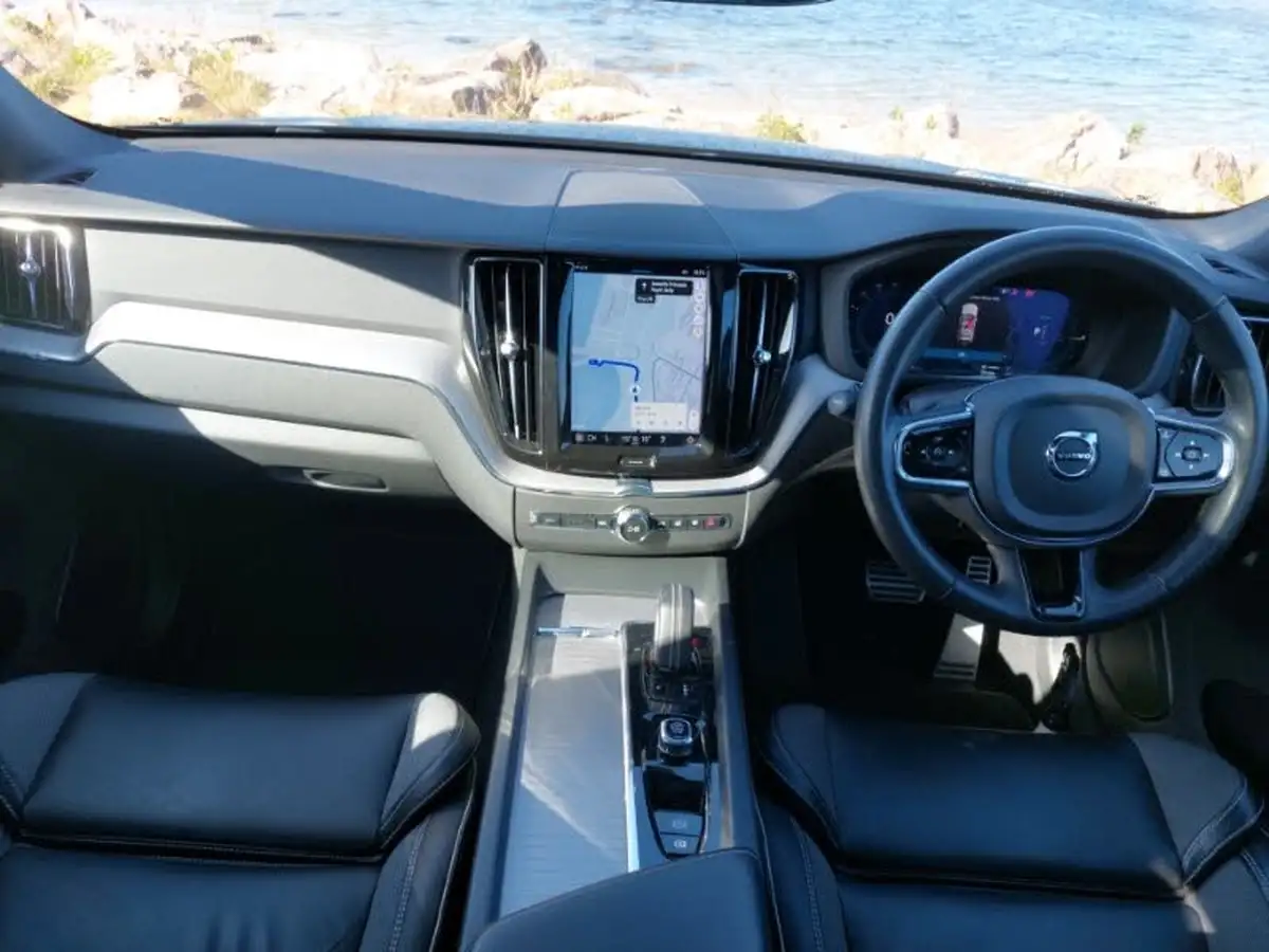 2021-volvo-xc60-20-t6-r-design-350bhp-plug-in-hybrid-big-2