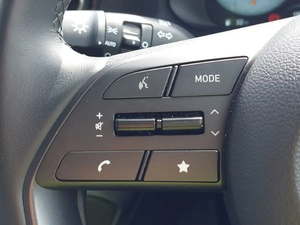 2024-hyundai-i20-10-t-gdi-advance-dct-big-13