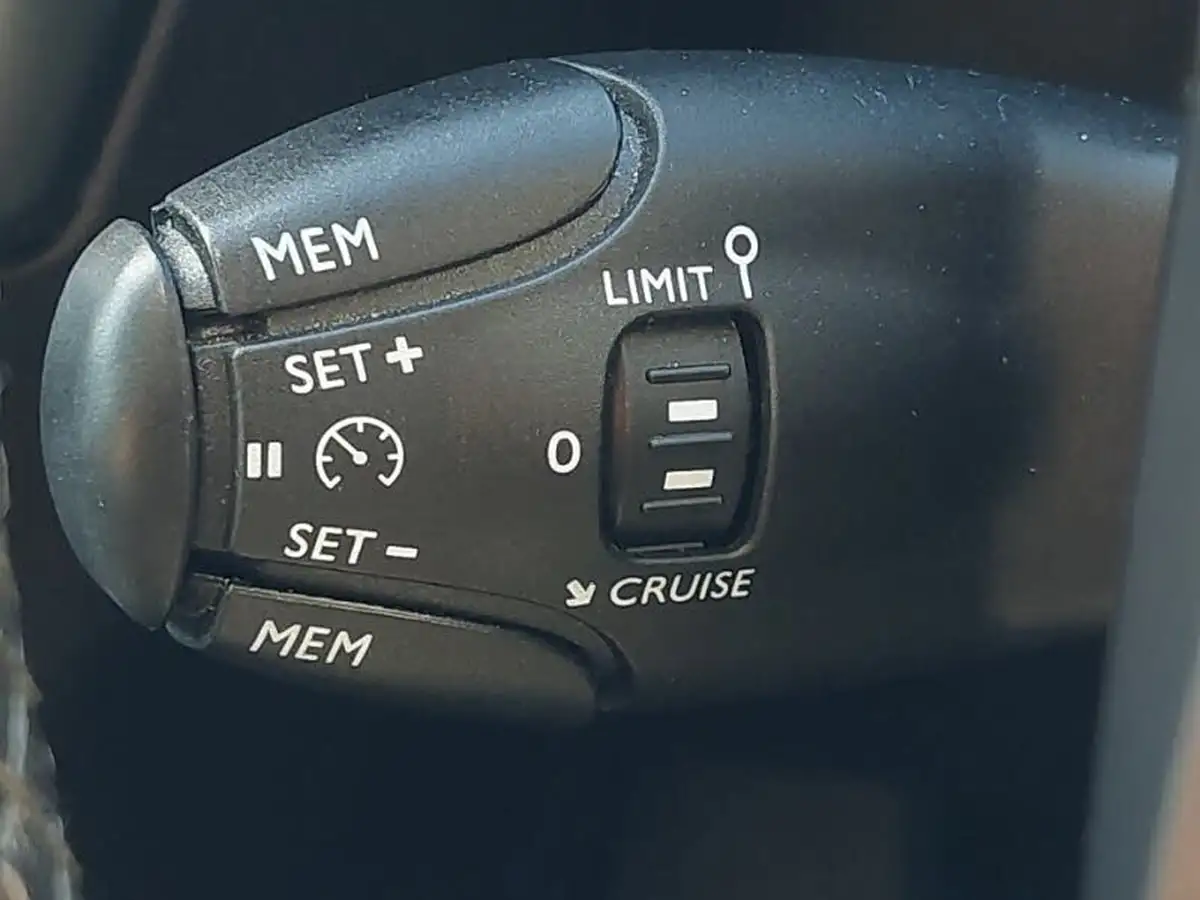 2019-peugeot-5008-suv-15-bluehdi-allure-big-17