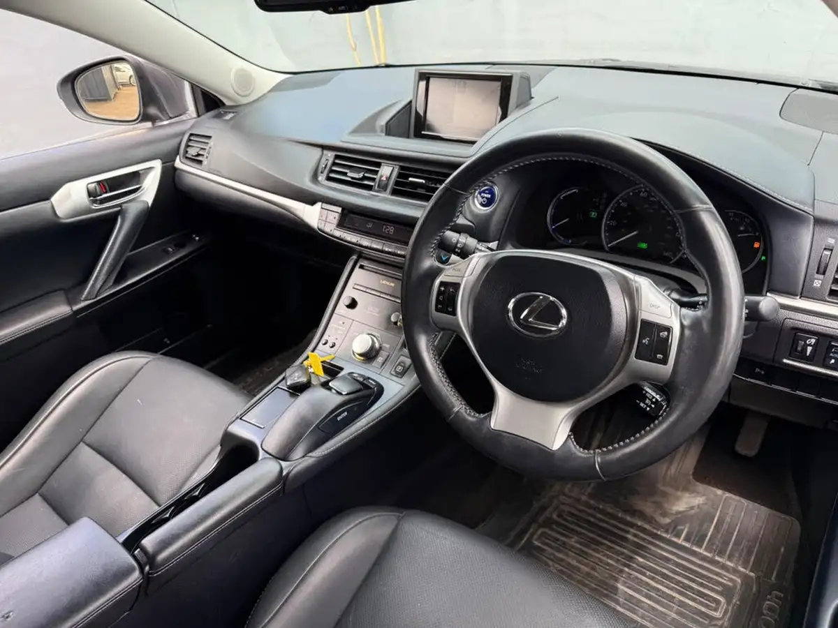 2013-lexus-ct-200h-18-premier-big-18