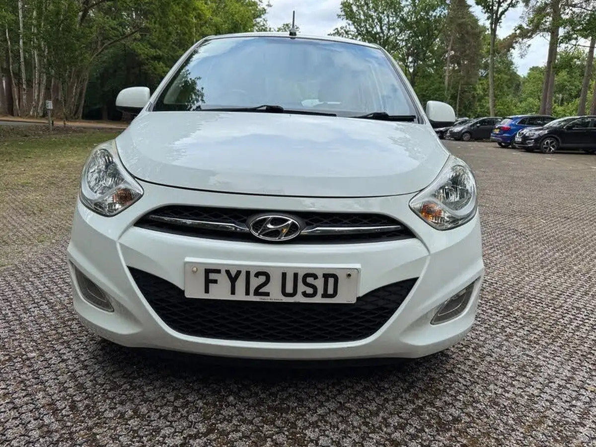 2012-hyundai-i10-12-active-big-10