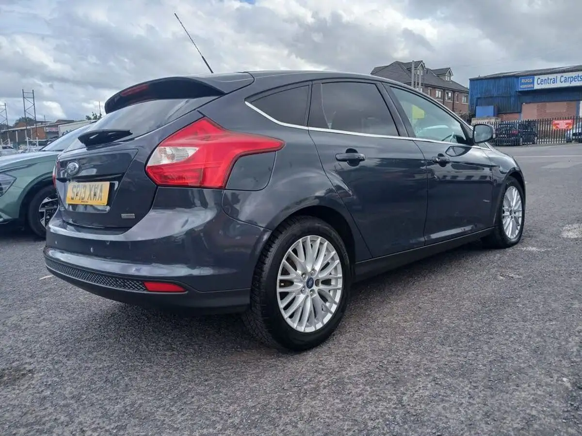 2013-ford-focus-10-zetec-100ps-hatchback-big-1