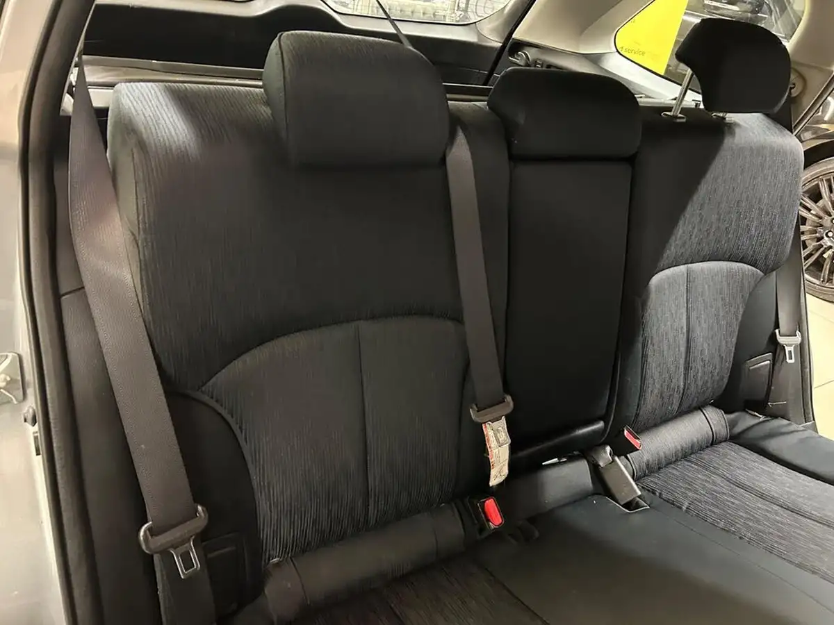 2011-subaru-legacy-20-es-lineartronic-big-21