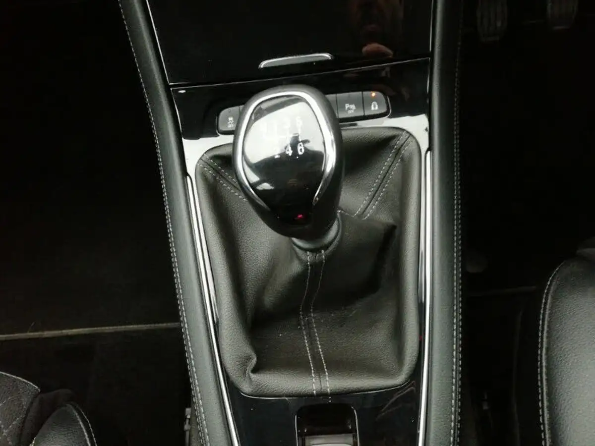 2018-vauxhall-grandland-x-12-tech-line-nav-130ps-big-11