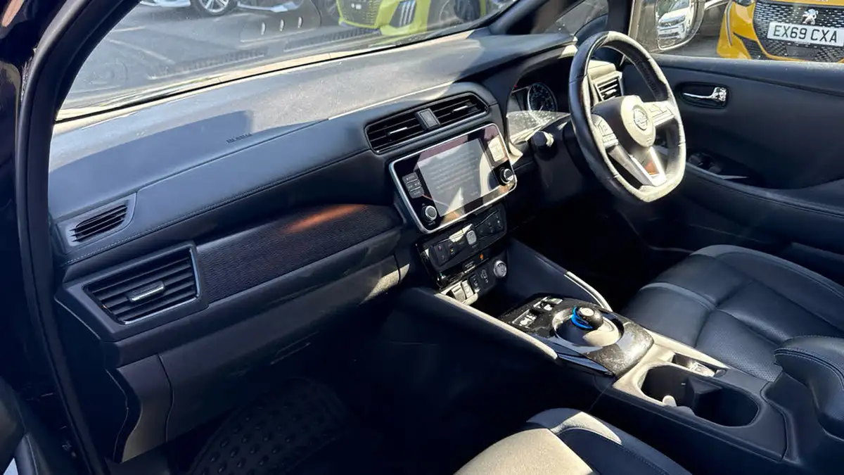 2020-nissan-leaf-e-tekna-big-11