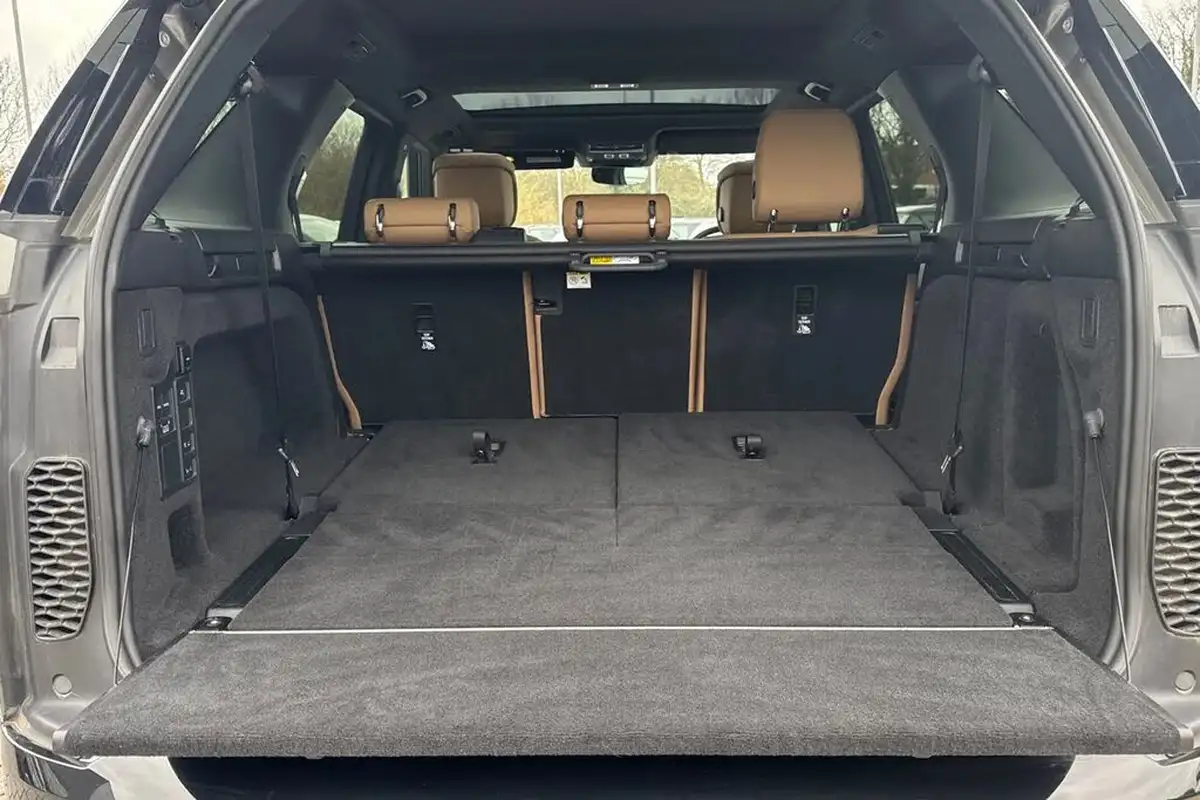2023-land-rover-discovery-30-d300-dynamic-hse-big-10