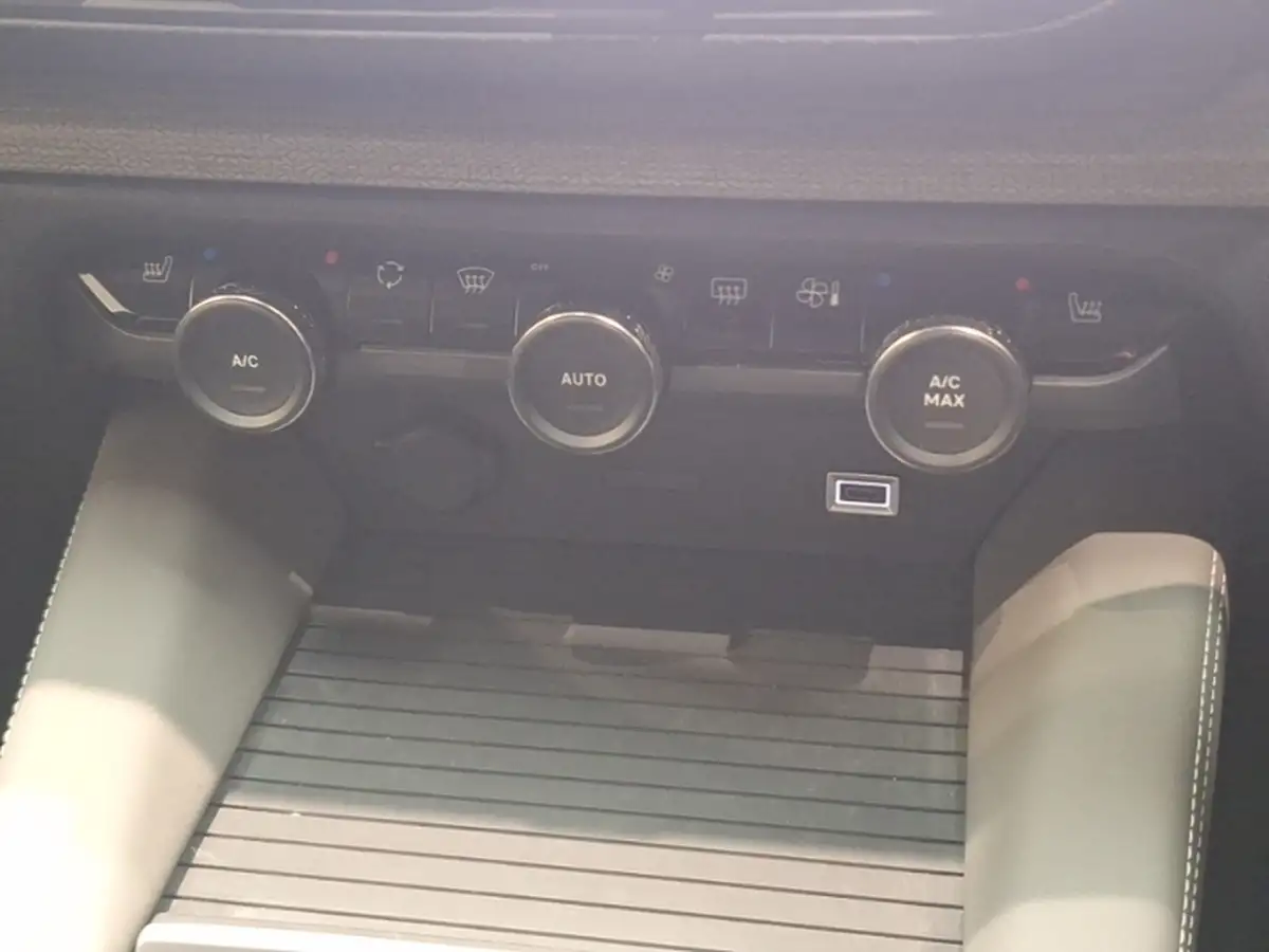 2022-dacia-sandero-10-tce-comfort-90bhp-cvt-big-14