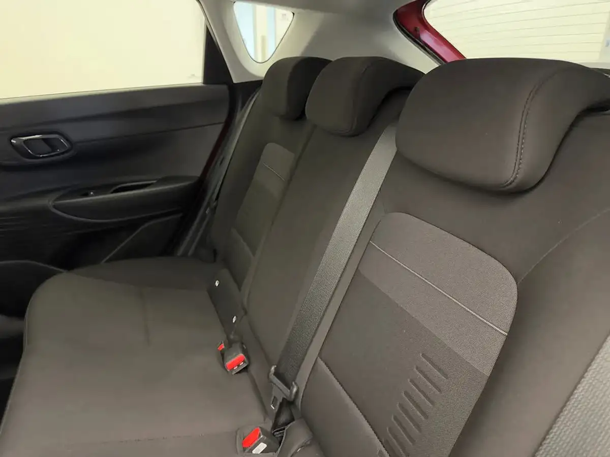 2024-hyundai-bayon-10-t-gdi-premium-100ps-two-tone-roof-big-12