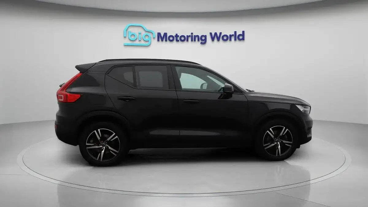 2022-volvo-xc40-20-b4-r-design-big-8