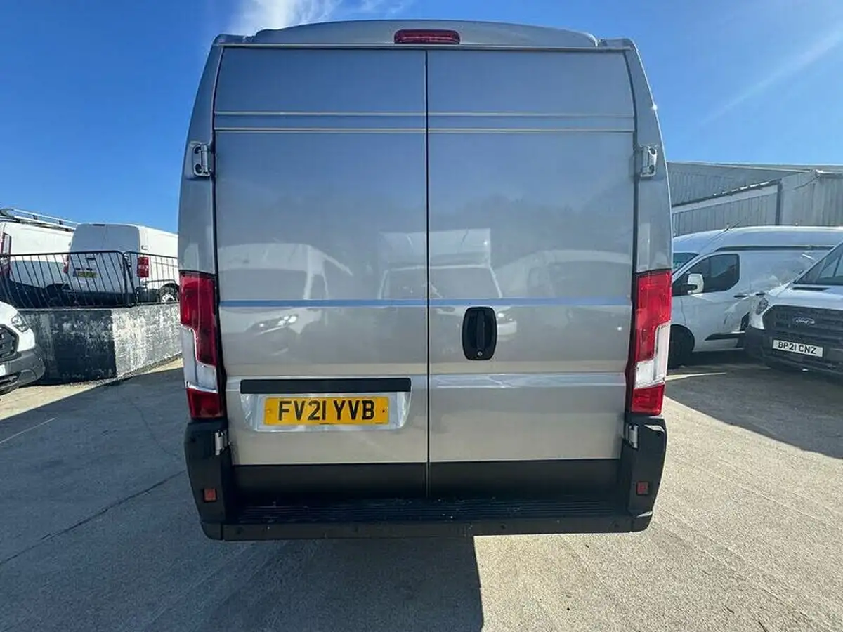 2021-peugeot-boxer-22-bluehdi-professional-435-l4-h2-140bhpeu6dt-big-3