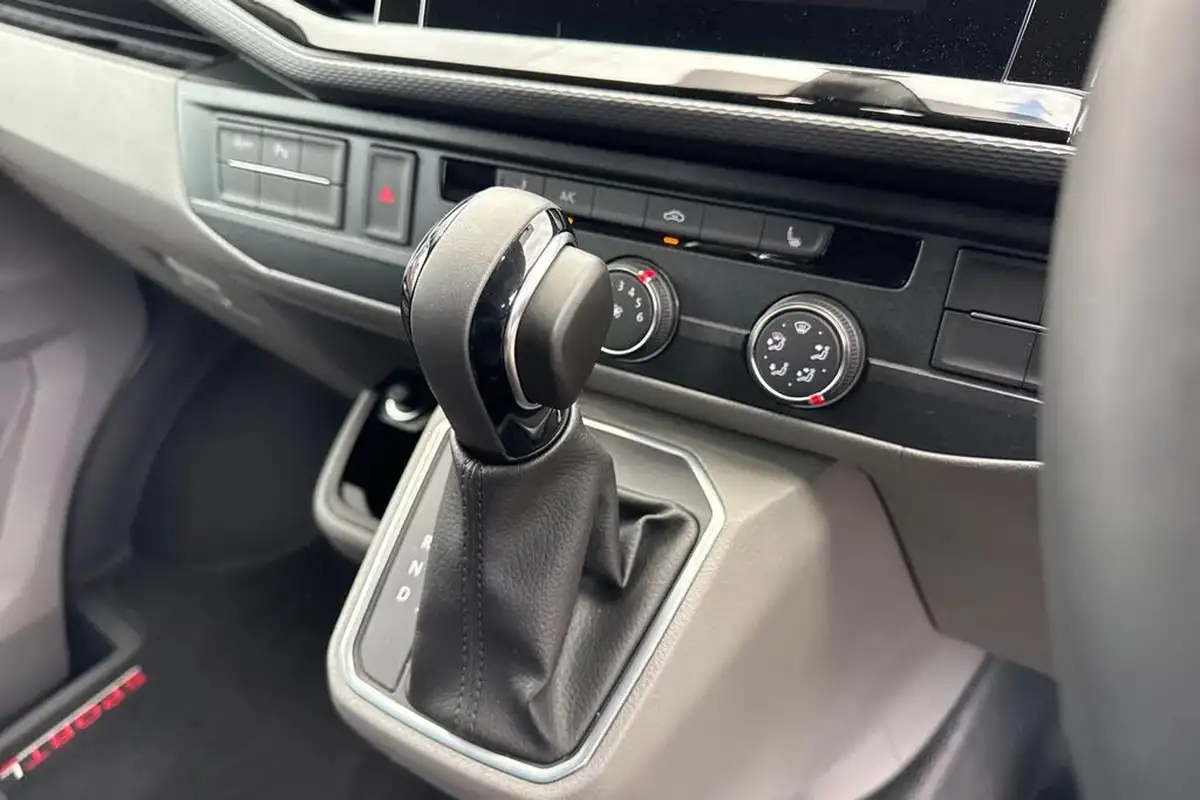 2024-volkswagen-transporter-20bitdi-t32-sportline-bmt-swb-panel-van-big-22