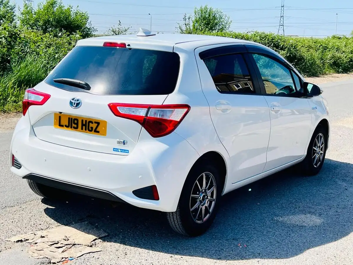 2019-toyota-yaris-big-8
