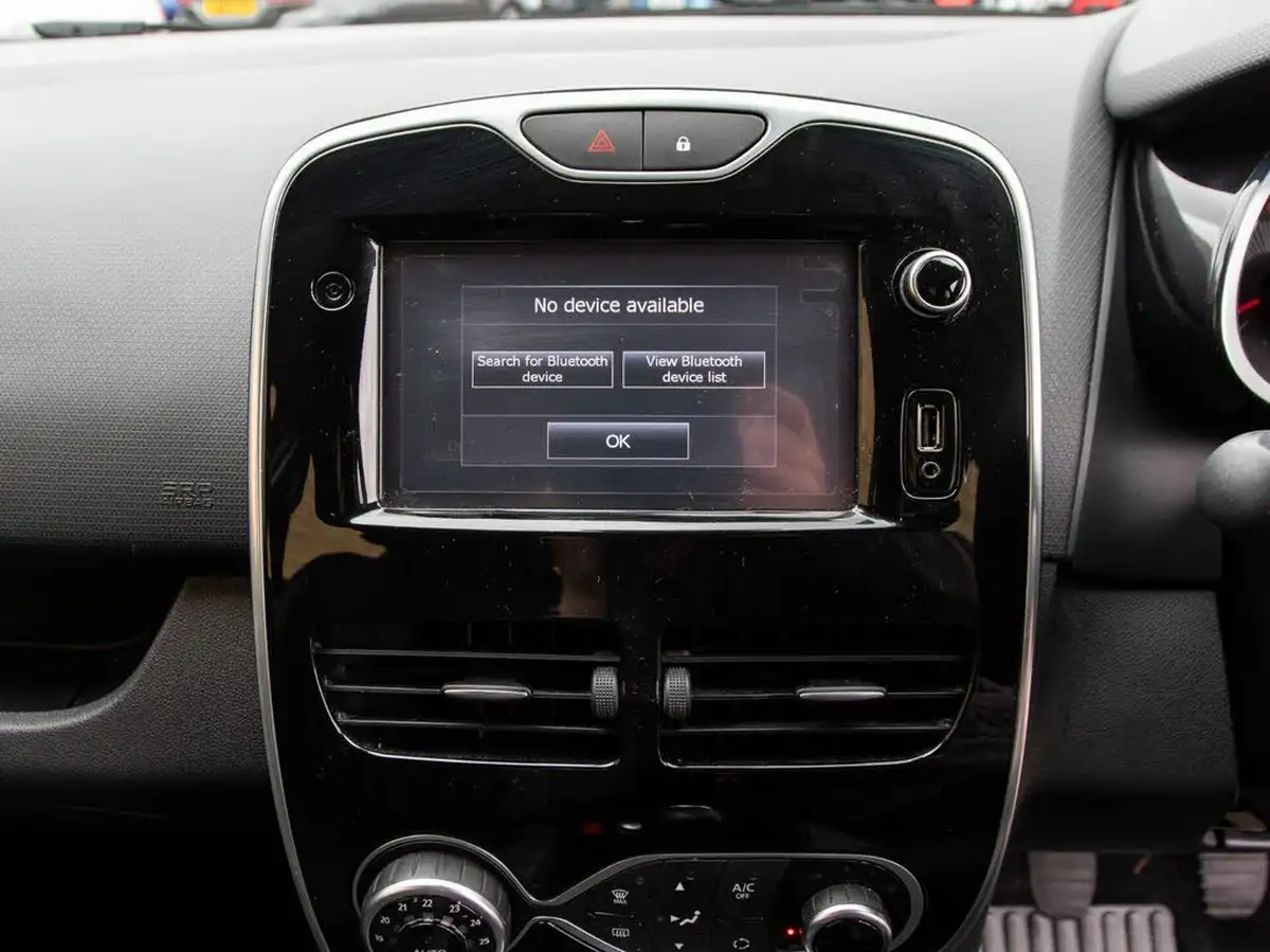 2016-renault-clio-09-tce-dynamique-s-nav-big-24