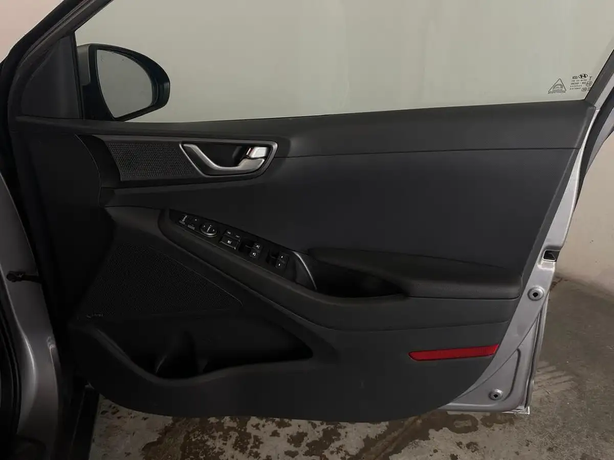 2022-hyundai-ioniq-e-premium-electric-big-30